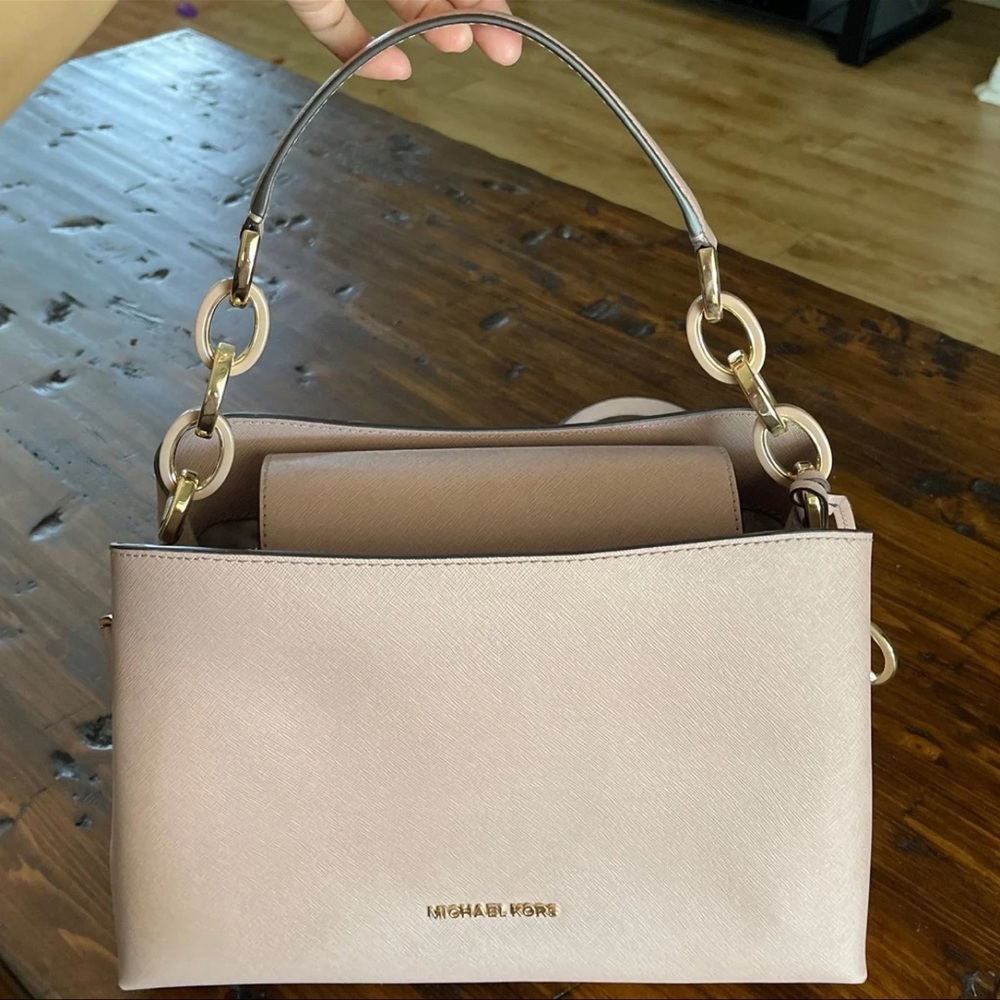 SOLD Michael Kors Crossbody - Picture 7 of 9